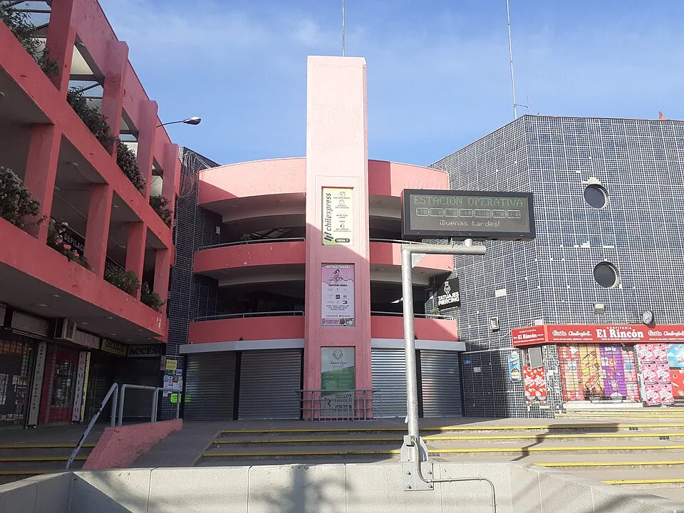 Frontis del Caracol Comercial Lo Ovalle, La Cisterna