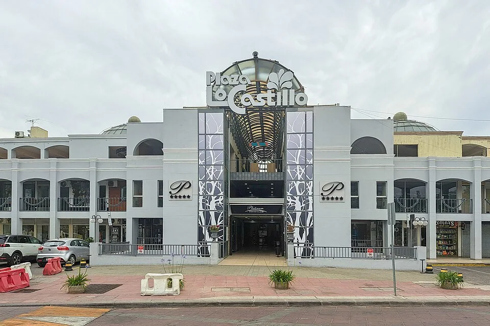 Plaza Lo Castillo, Vitacura, Santiago